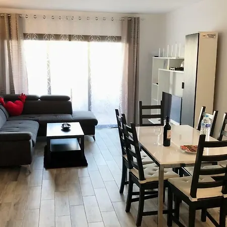 Luxury 2 Bedroom 2 Min From Apartamento