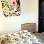 Апартаменты Luxury 2 Bedroom 2 Min From