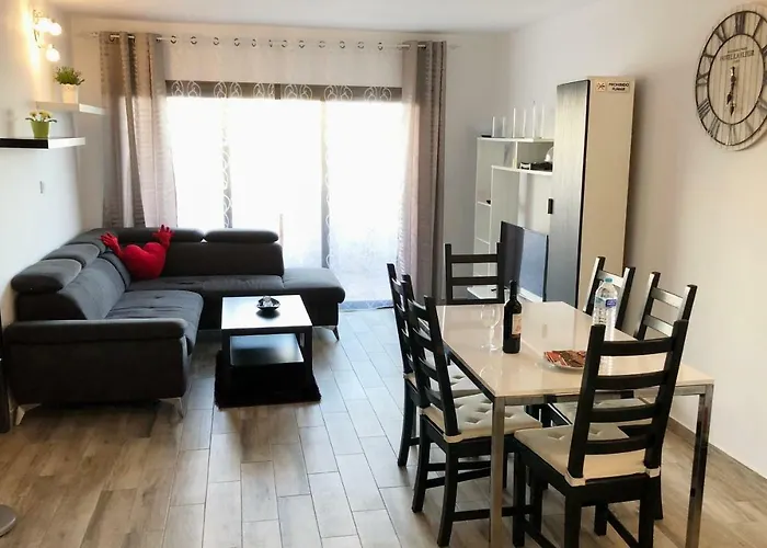 Luxury 2 Bedroom 2 Min From Appartement