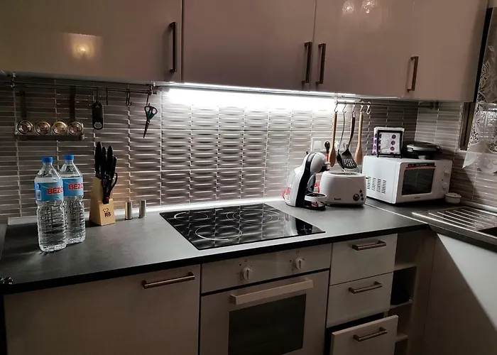 Luxury 2 Bedroom 2 Min From *