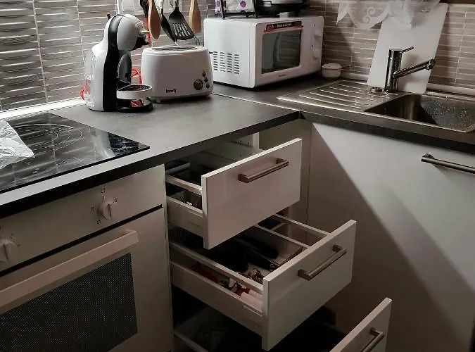 Luxury 2 Bedroom 2 Min From *