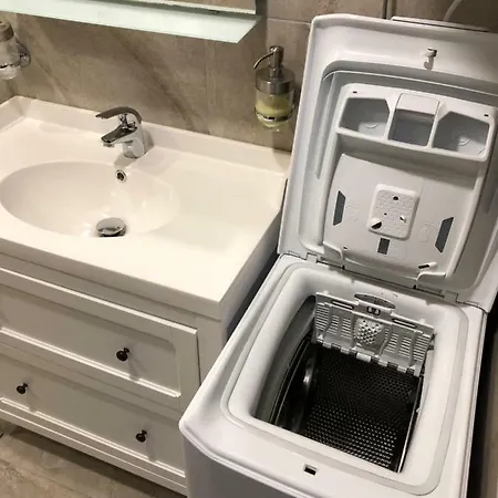 Luxury 2 Bedroom 2 Min From