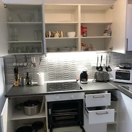 Luxury 2 Bedroom 2 Min From Apartment Mogan